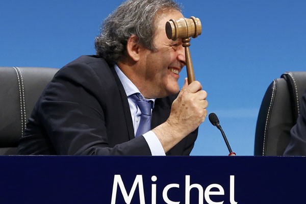  Michel Platini Resmi \'Nyalon\' Presiden FIFA