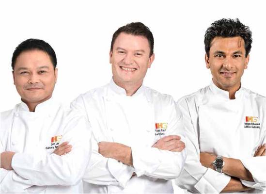  3 Koki Selebriti Promo Culinary Journey Internasional di Holiday Inn Bandung