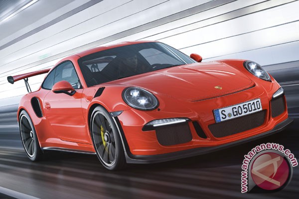  Porsche Tampilkan Mobil Anyar di GGIAS 2015