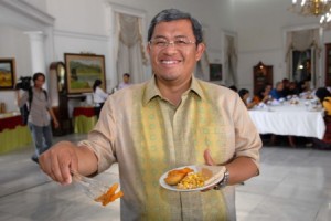  Komitmen Kembangkan Koperasi,  Aher Dianugerahi Bintang Jasa Utama