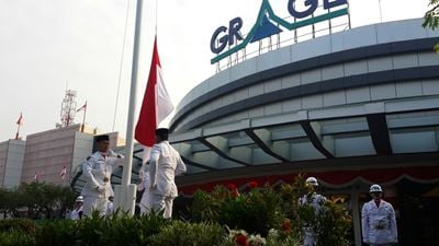  HUT Ke-70 RI: Grage Group Gelar Upacara Bendera di Parkiran Mall