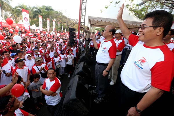  FOTO: Ribuan Peserta Ikuti Jalan Sehat 8 KM \"BUMN Hadir untuk Negeri\"