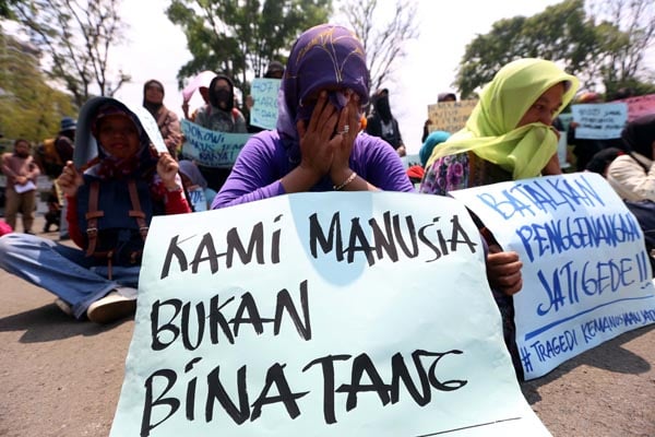  FOTO: Aliansi Rakyat Jatigede Geruduk Gedung Sate Desak Penggenangan Dihentikan