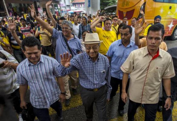  Mahathir Serukan \'Kekuatan Rakyat\' untuk Gulingkan PM Najib