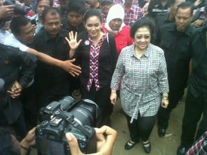  Megawati Ngobrol Makanan & Kesehatan Saat Jenguk Jusuf Kalla