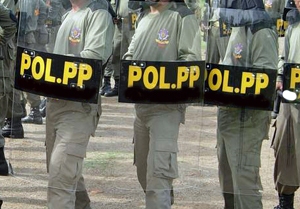  Satpol PP Kota Bandung Tertibkan Wajib Pajak Nakal