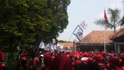  PHK Sepihak, FSPMI Jabar Geruduk Dinsosnakertrans Kota Cirebon