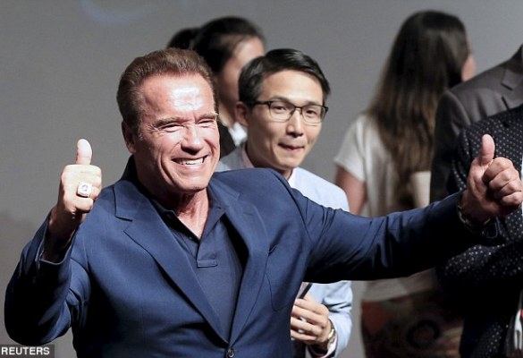  Arnold Schwarzenegger Gantikan Donald Trump Pandu \'The Celebrity Apprentice\'