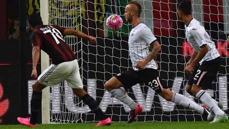  Dua Gol Bacca Antar Milan Bekuk Palermo 3-2