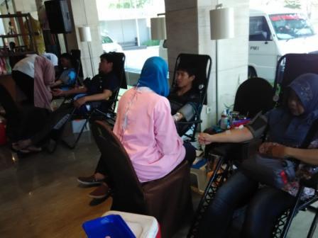  Peringati Hari PMI, Mitra Hotel Bandung Gelar Aksi Donor Darah