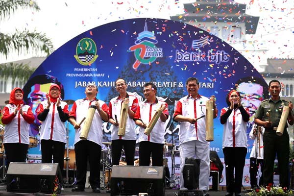  FOTO: Aher Buka Pesta Rakyat de Syukron 5 di Gedung Sate