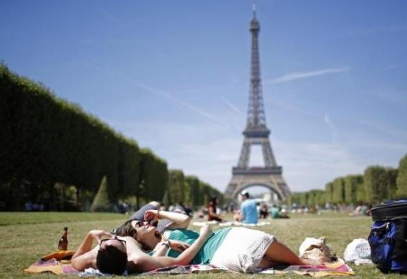  TEROR PARIS: Traveloka Setop Promosikan Wisata Paris