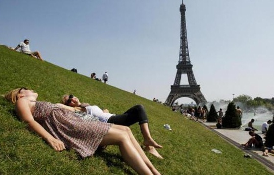  Wisatawan Indonesia Masih Minati Paris