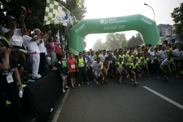  FOTO: Kejar Target Kepesertaan BPJS Ketenagakerjaan Gelar Fun Run 5K di Bandung