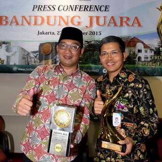  Saat Terima Adipura, Mata Emil Berkaca-kaca
