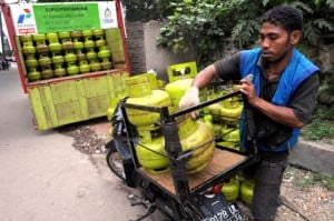  Pengisian Elpiji Pertamina Balongan Indramayu Terganggu Demo Buruh