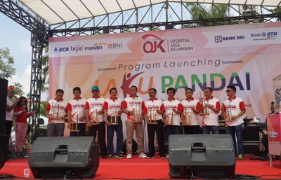  OJK Launching Program Laku Pandai di Cirebon