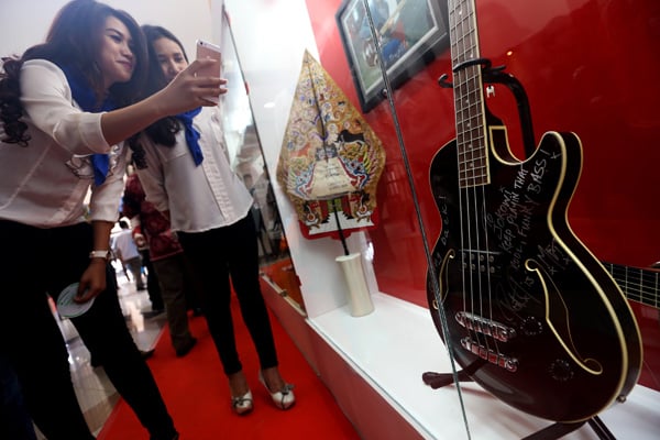  FOTO: Pameran Barang Gratifikasi, Bas Metallica Jokowi Tidak Ikut Dilelang