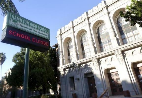  Ada Ancaman Bom, 900 Sekolah di Los Angeles Ditutup