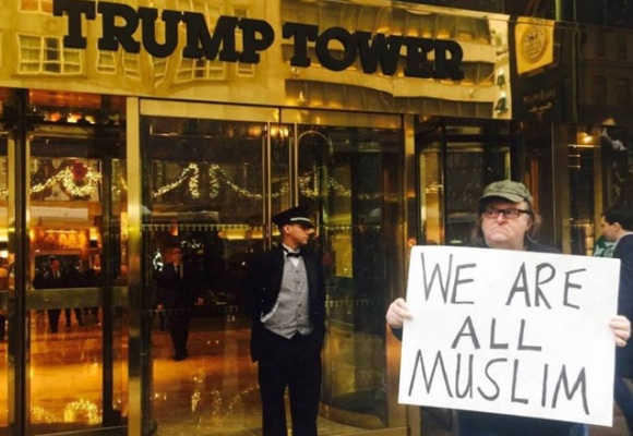  Michael Moore ke Donald Trump: Kita Semua Muslim