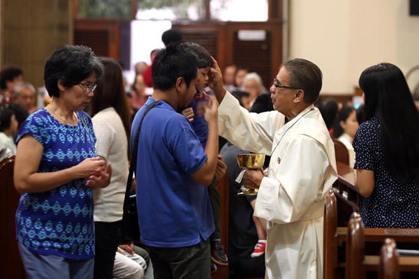  FOTO: Perayaan Natal di Bandung Berlangsung Aman