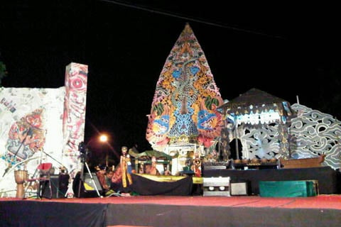  Wayang Golek Sambut Tahun Baru 2016 di Gedung Sate