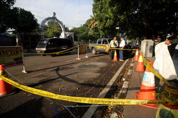  FOTO: Benda Diduga Bom Meledak di Depan Rumah Dinas Ridwan Kamil