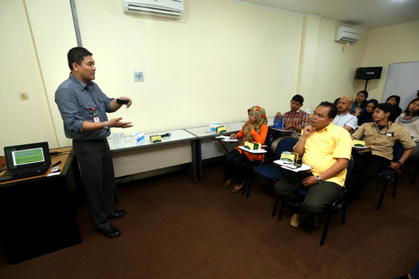  FOTO: BEI Bandung Sosialisasi \'Yuk Nabung Saham\' di Kantor Bisnis Indonesia