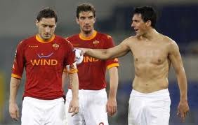 Roma &amp; Milan Harus Berbagi Angka