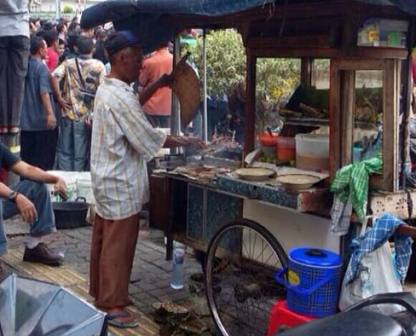  Netizen Hingga Tukang Sate Tak Takut Teror