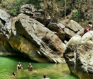  Bercengkerama dengan Alam di Sanghyang Heuleut Rajamandala Bandung