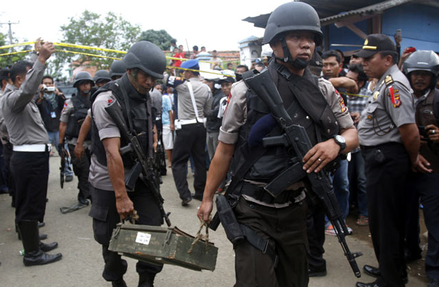  Densus Geledah Rumah Terduga Teroris di Indramayu