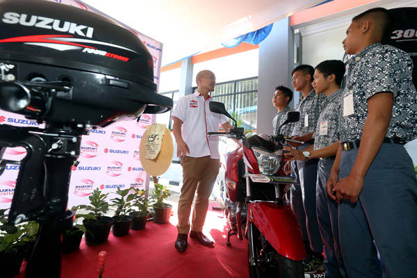  FOTO: Suzuki Sumbang 203 Material Donasi ke SMK di Indonesia