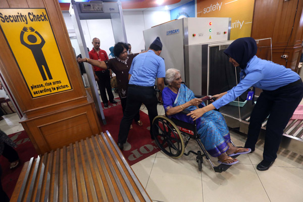  FOTO: Libur Imlek, Bandara Husein Sastranegara Diprediksi Dipadati 10.000 Penumpang Per Hari