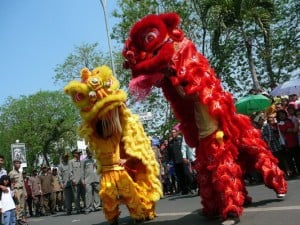  Warga Serbu Atraksi Barongsai di Pasar Baru