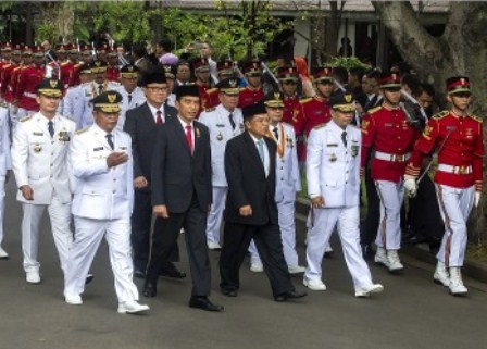  PELANTIKAN GUBERNUR: Pakai Gaya Baru, Jokowi Sampaikan Amanat Ini!