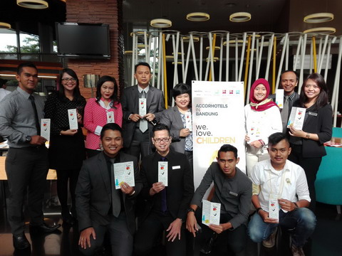  Dukung Penderita Kanker, Accor Hotels Bandung Bagikan Pita Emas