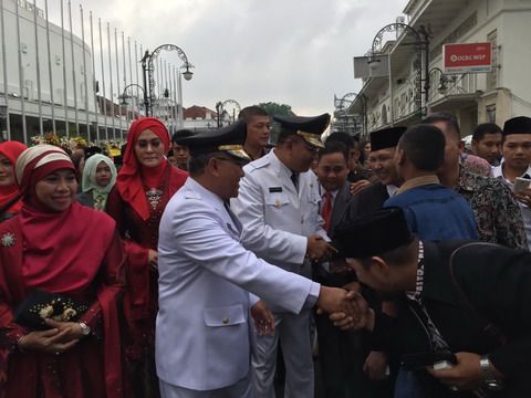  Senyum Bahagia Kepala Daerah Terpilih Sebelum Pelantikan di Gedung Merdeka