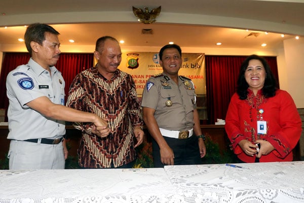  FOTO: Warga Depok dan Bekasi Bisa Bayar Pajak Kendaraan Lewat ATM BJB