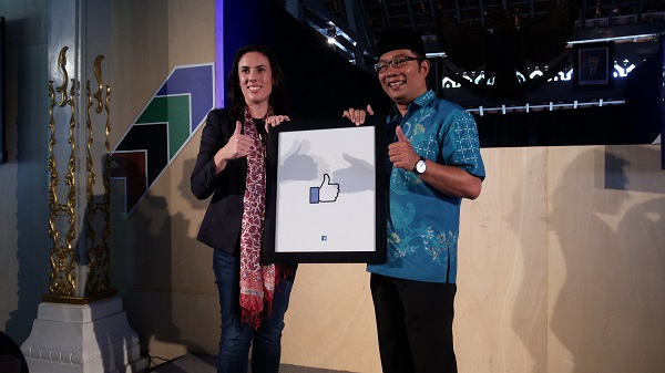  Facebook In Relationship With Bandung (Bagian I)