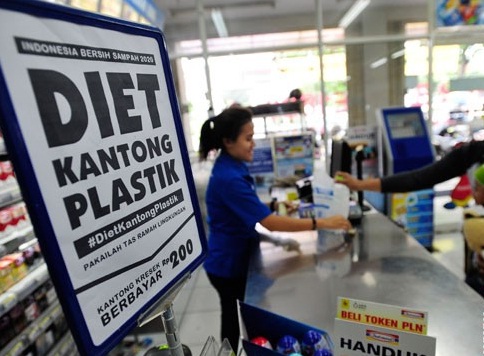  KANTONG PLASTIK BERBAYAR: Harga Rp200 Kemurahan, Harusnya di Atas Rp5.000