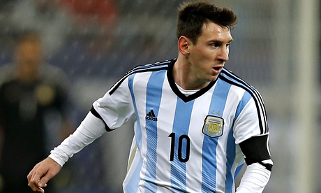  Lionel Messi Berikan Kaus Khusus Buat Fans Bocak Cilik Afghanistan