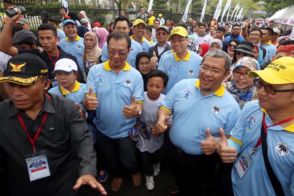  FOTO: Menyambut MEA 2016, ISEI Jabar - Bank BJB Gelar Fun Walk