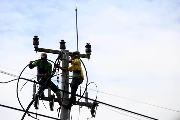  FOTO: Lebih 12.000 Desa Belum Menikmati Listrik PLN