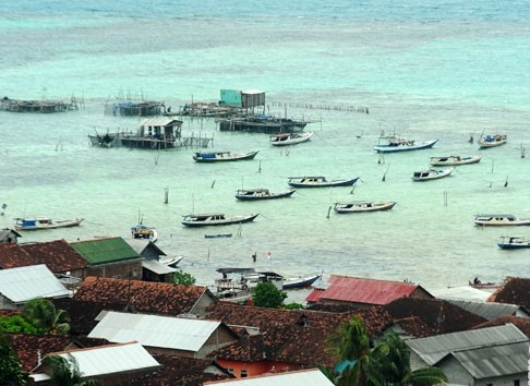  Aktivitas Penyeberangan ke Karimunjawa Terganggu Cuaca Buruk