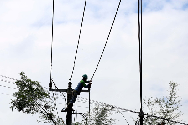  FOTO: TARIF LISTRIK PLN: Maret 2016 Bakal Diturunkan