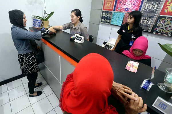  FOTO: EFISIENSI BANK: OJK Ingin Bank Tekan Biaya Operasional