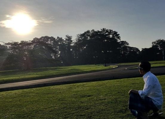  Jokowi Saksikan Gerhana Matahari di Istana Bogor