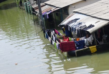  Mensos Pastikan Logistik Korban Banjir Tersedia