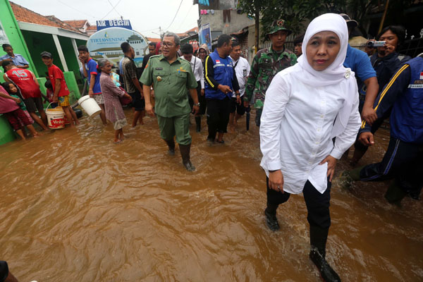  FOTO: Mensos Dan Aher Kunjungi Korban Banjir Bandung Selatan